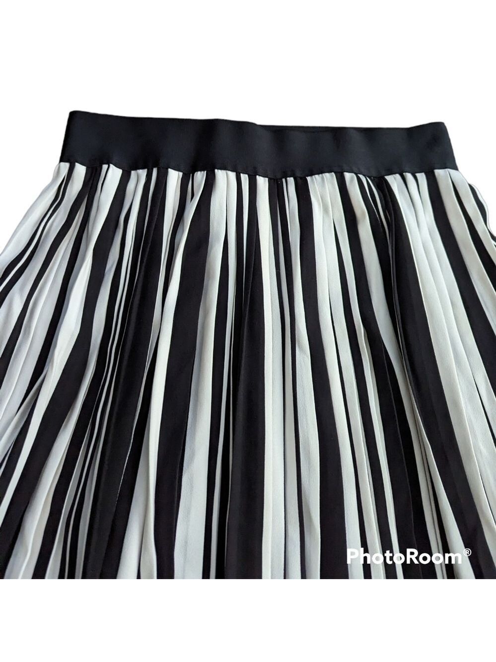 Peter Nygard Pleated Skirt - Picture 5 of 7